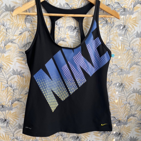 Women’s Nike Black Workout Dri-Fit Tank Top With Built-in Bra Size Large - Picture 2 of 10